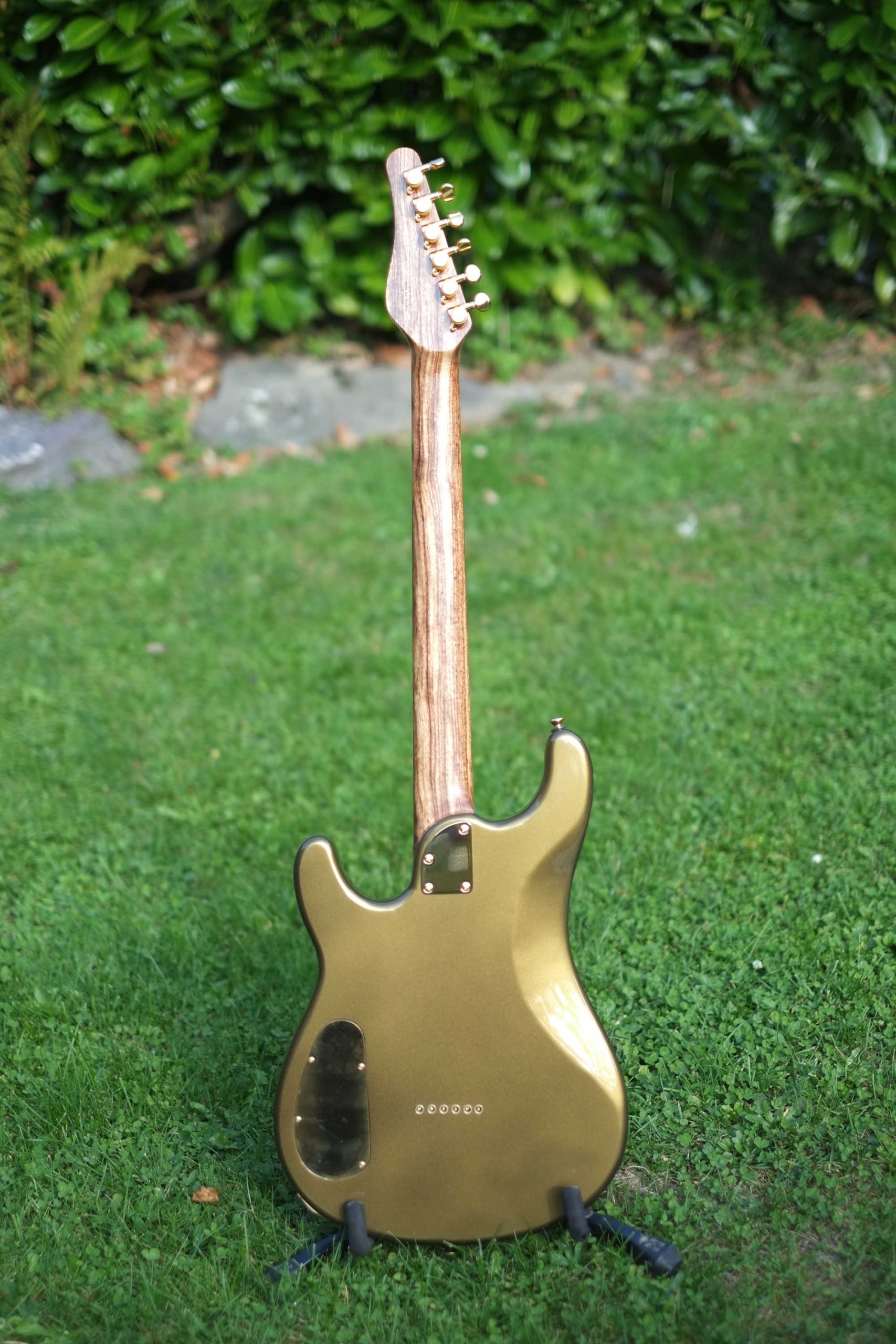 Guitare type V - Gold bronze – Image 7